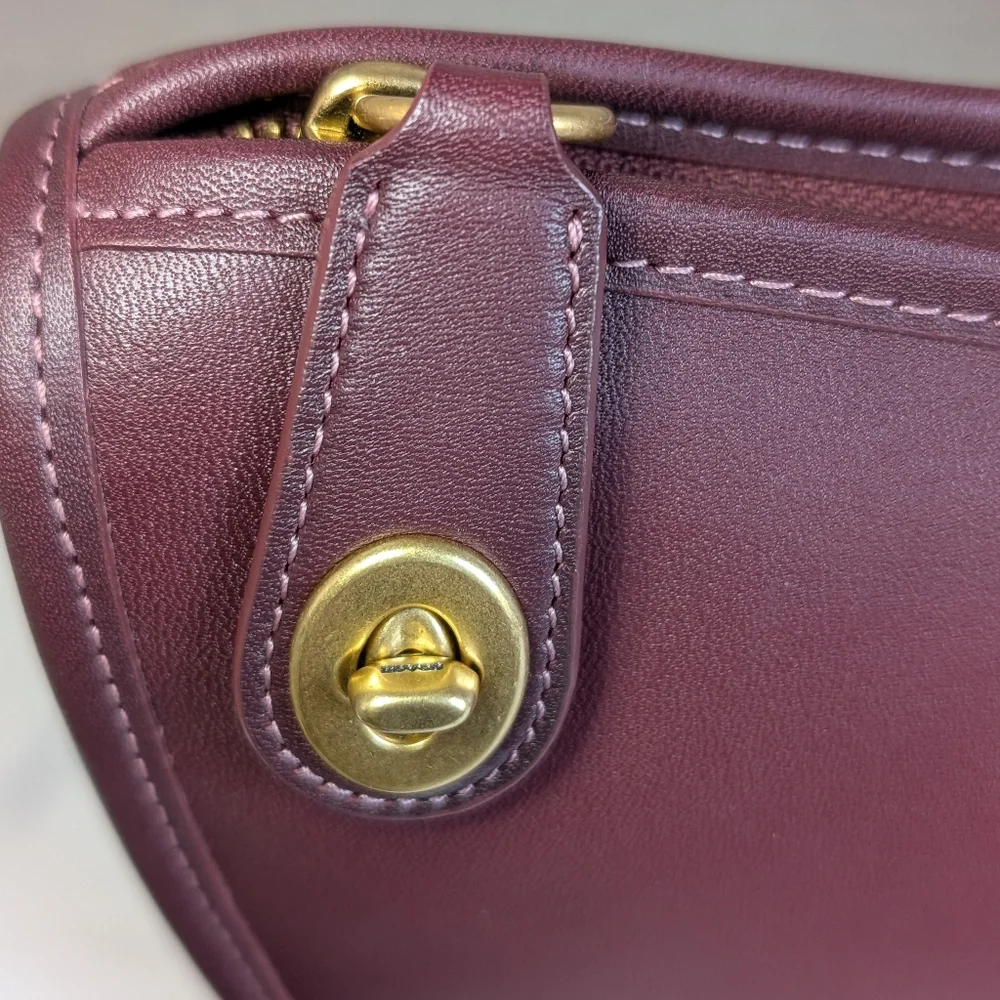 Coach swinger bag in wine with chain strap - Picture 4 of 11